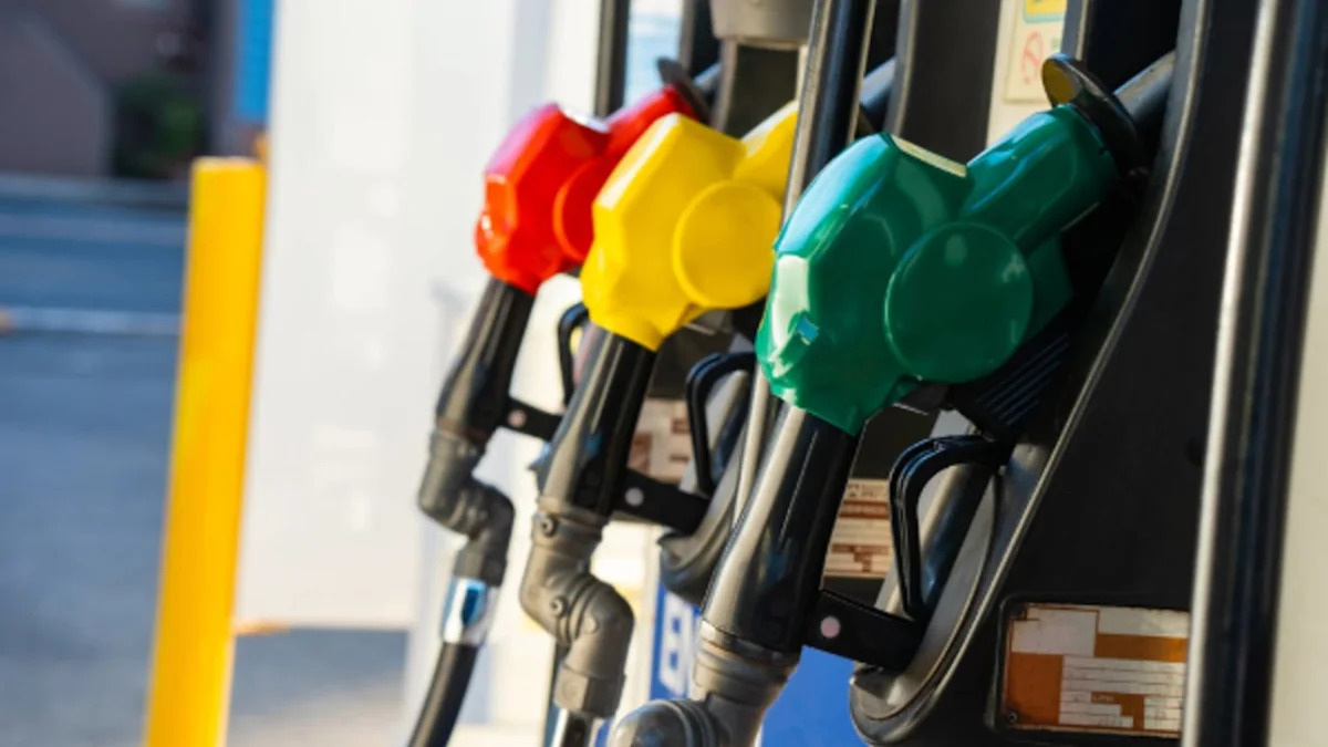 China halts fuel exports, pushing Brent crude above $100